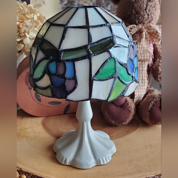 Cute Cottage Vibe Tiffany Style Stained Glass Tealight Candle Light - Picture 3 of 4